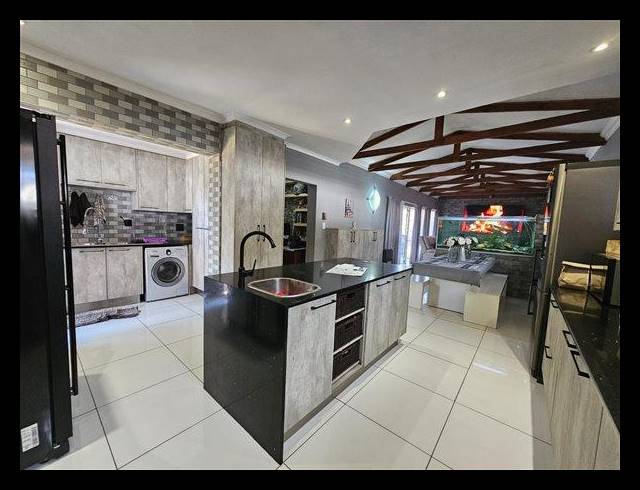 3 BEDROOM HOUSE FOR SALE IN BONAERO PARK